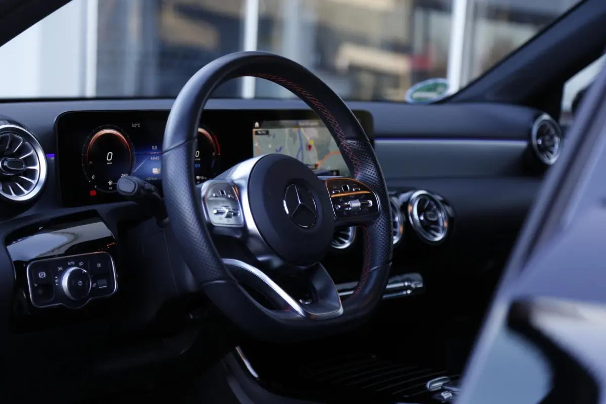 250 e AMG Line Plug in hybride*Perfect MB Onderh.*BTW*1ste Eig.*Sfeer/Night/MBUX/Apple Carplay-Android/High Perf. LED Koplamp./Diamond Grille/DAB/Stoelverw./Half Leder/Parkeersens.V+A/18 inc