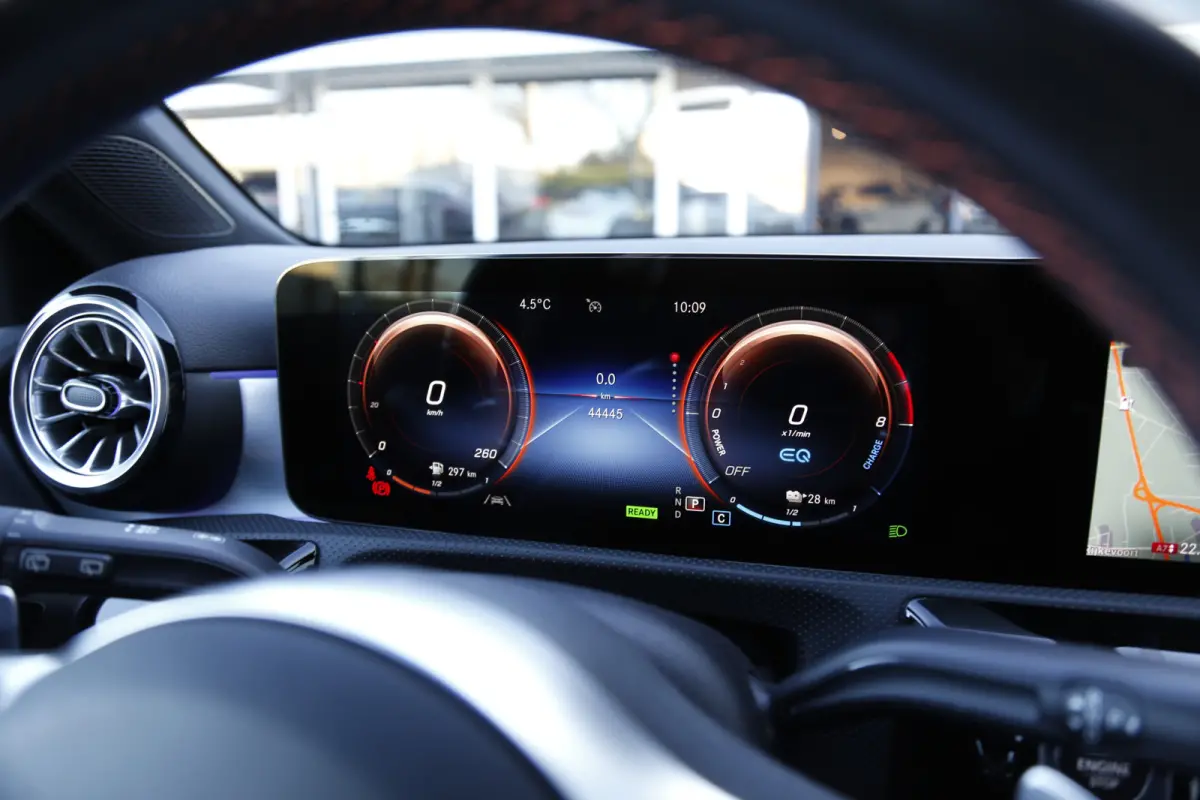250 e AMG Line Plug in hybride*Perfect MB Onderh.*BTW*1ste Eig.*Sfeer/Night/MBUX/Apple Carplay-Android/High Perf. LED Koplamp./Diamond Grille/DAB/Stoelverw./Half Leder/Parkeersens.V+A/18 inc