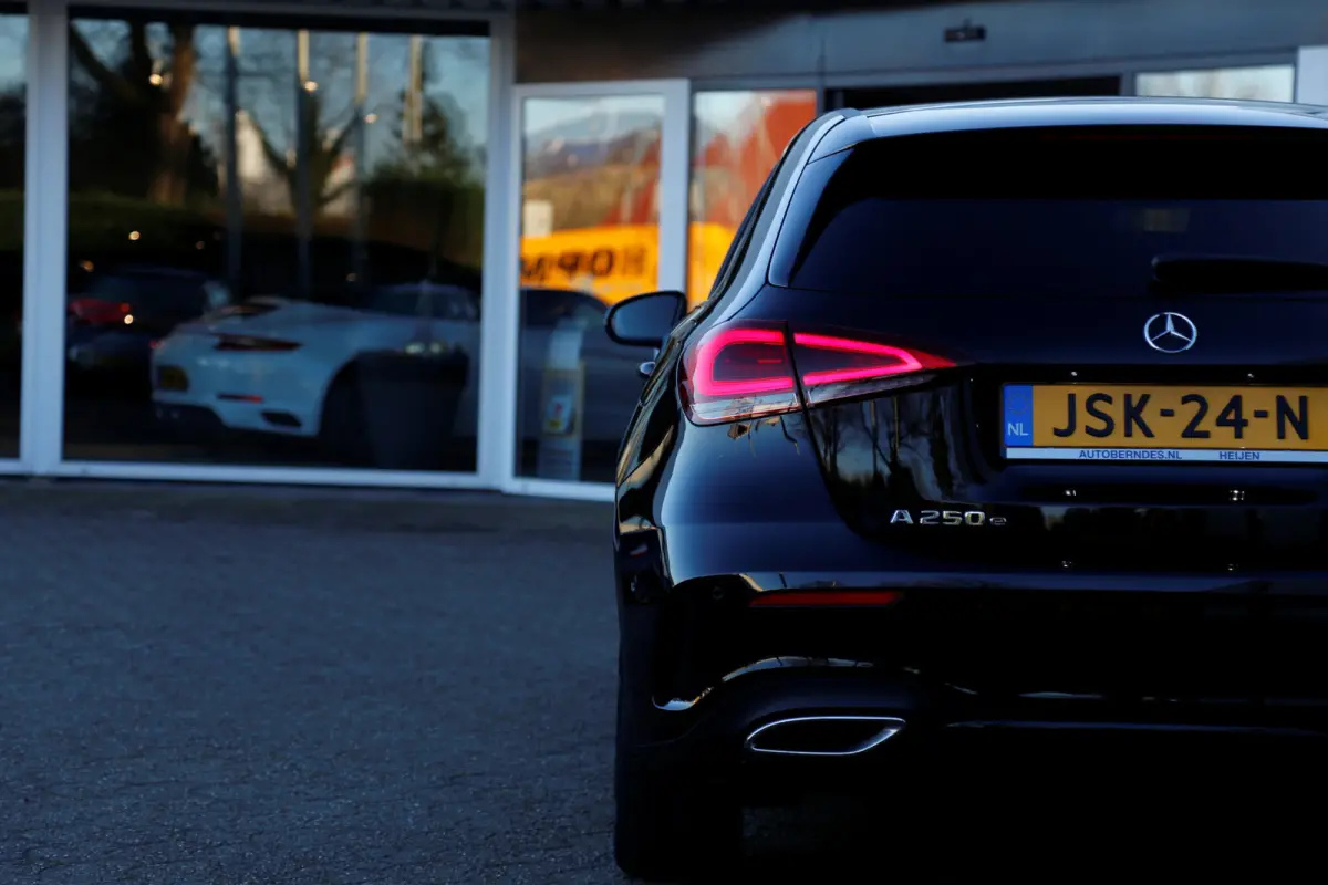 250 e AMG Line Plug in hybride*Perfect MB Onderh.*BTW*1ste Eig.*Sfeer/Night/MBUX/Apple Carplay-Android/High Perf. LED Koplamp./Diamond Grille/DAB/Stoelverw./Half Leder/Parkeersens.V+A/18 inc
