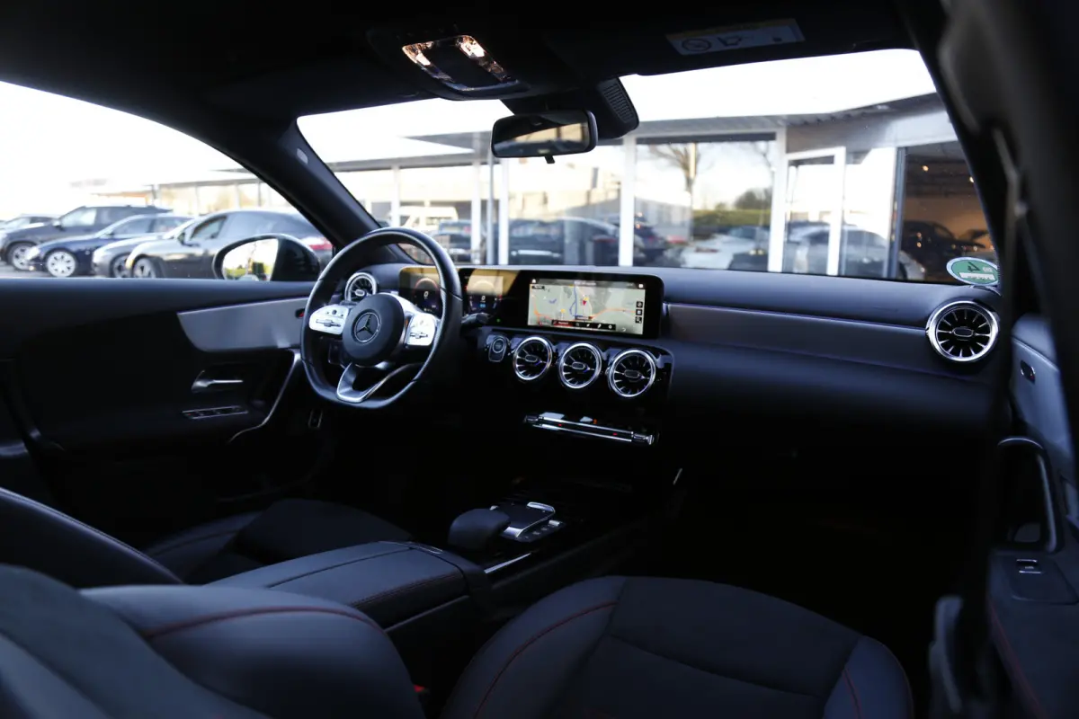 250 e AMG Line Plug in hybride*Perfect MB Onderh.*BTW*1ste Eig.*Sfeer/Night/MBUX/Apple Carplay-Android/High Perf. LED Koplamp./Diamond Grille/DAB/Stoelverw./Half Leder/Parkeersens.V+A/18 inc