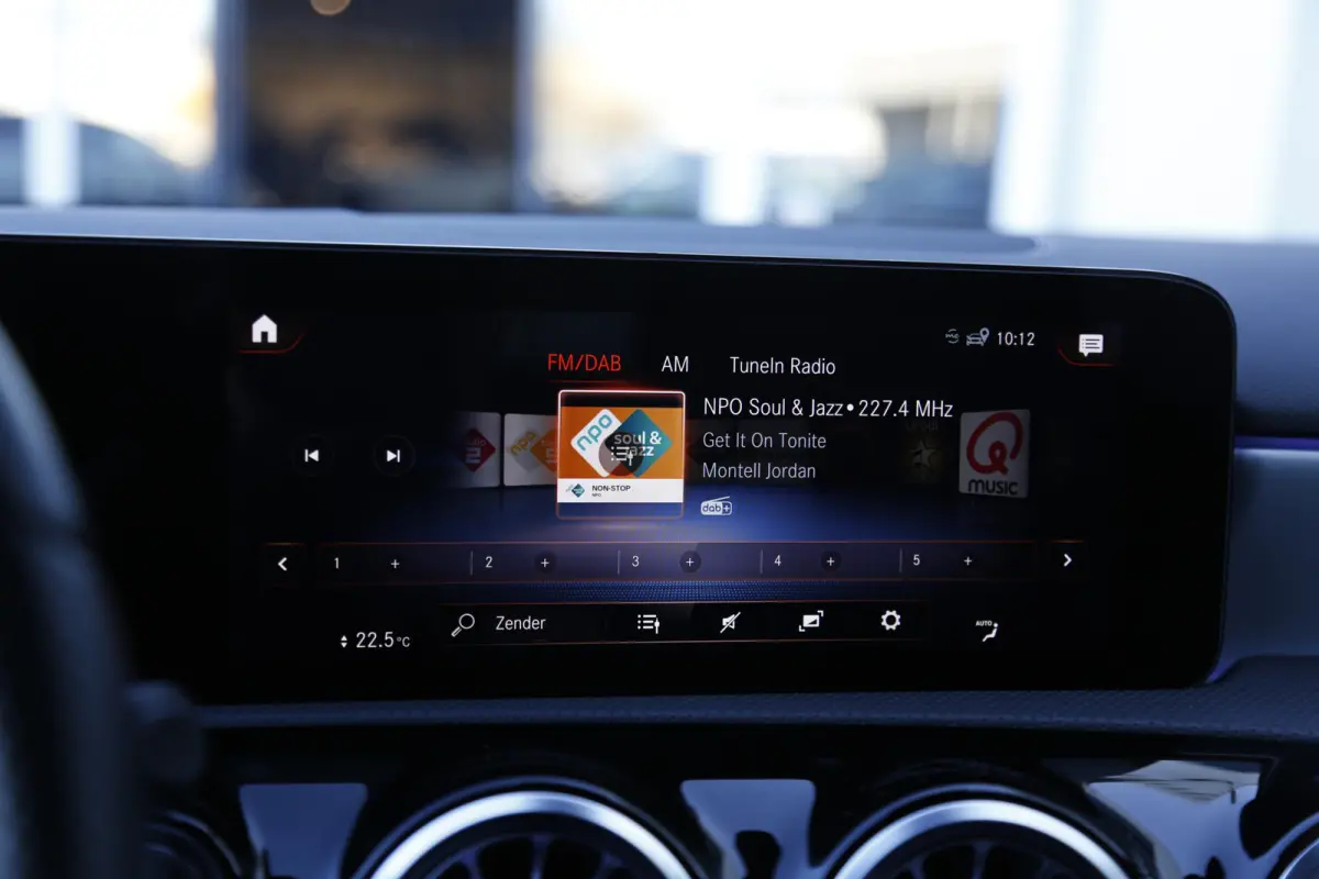 250 e AMG Line Plug in hybride*Perfect MB Onderh.*BTW*1ste Eig.*Sfeer/Night/MBUX/Apple Carplay-Android/High Perf. LED Koplamp./Diamond Grille/DAB/Stoelverw./Half Leder/Parkeersens.V+A/18 inc