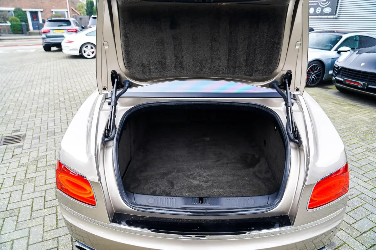 6.0 W12 | Massage voor/achter | Pano | Stoelverkoeling | Tv | Achteruitrijcamera