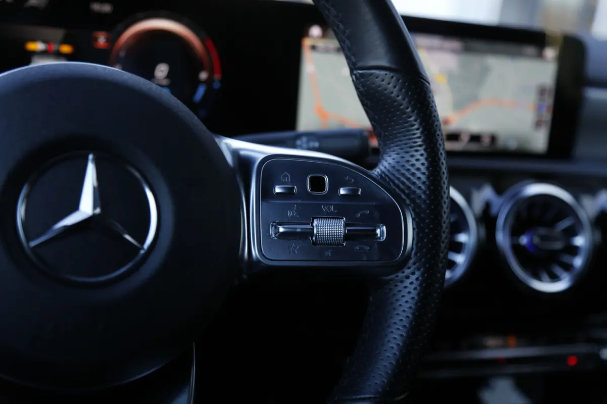 250 e AMG Line Plug in hybride*Perfect MB Onderh.*BTW*1ste Eig.*Sfeer/ACC/Night/MBUX/Apple Carplay-Android/High Perf. LED Koplamp./Diamond Grille/DAB/Stoelverw./Half Leder/Parkeersens.V+A/18