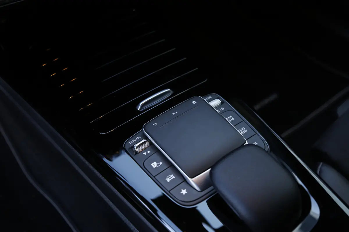 250 e AMG Line Plug in hybride*Perfect MB Onderh.*BTW*1ste Eig.*Sfeer/ACC/Night/MBUX/Apple Carplay-Android/High Perf. LED Koplamp./Diamond Grille/DAB/Stoelverw./Half Leder/Parkeersens.V+A/18
