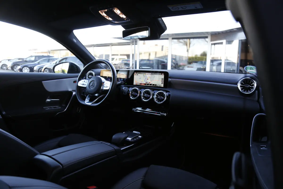 250 e AMG Line Plug in hybride*Perfect MB Onderh.*BTW*1ste Eig.*Sfeer/ACC/Night/MBUX/Apple Carplay-Android/High Perf. LED Koplamp./Diamond Grille/DAB/Stoelverw./Half Leder/Parkeersens.V+A/18