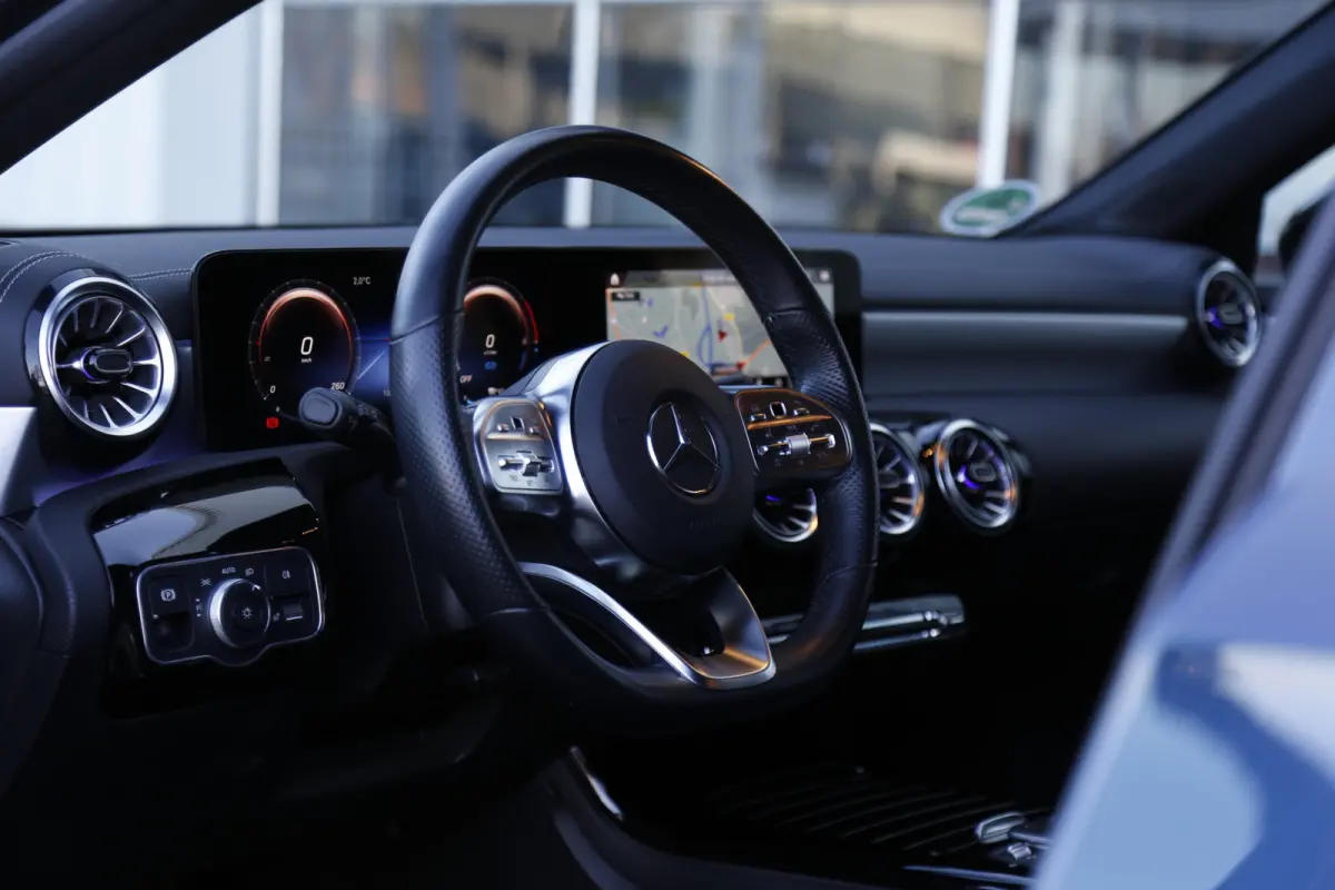 250 e AMG Line Plug in hybride*Perfect MB Onderh.*BTW*1ste Eig.*Sfeer/ACC/Night/MBUX/Apple Carplay-Android/High Perf. LED Koplamp./Diamond Grille/DAB/Stoelverw./Half Leder/Parkeersens.V+A/18