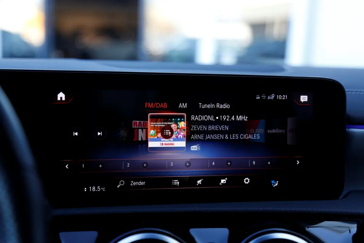250 e AMG Line Plug in hybride*Perfect MB Onderh.*BTW*1ste Eig.*Sfeer/ACC/Night/MBUX/Apple Carplay-Android/High Perf. LED Koplamp./Diamond Grille/DAB/Stoelverw./Half Leder/Parkeersens.V+A/18