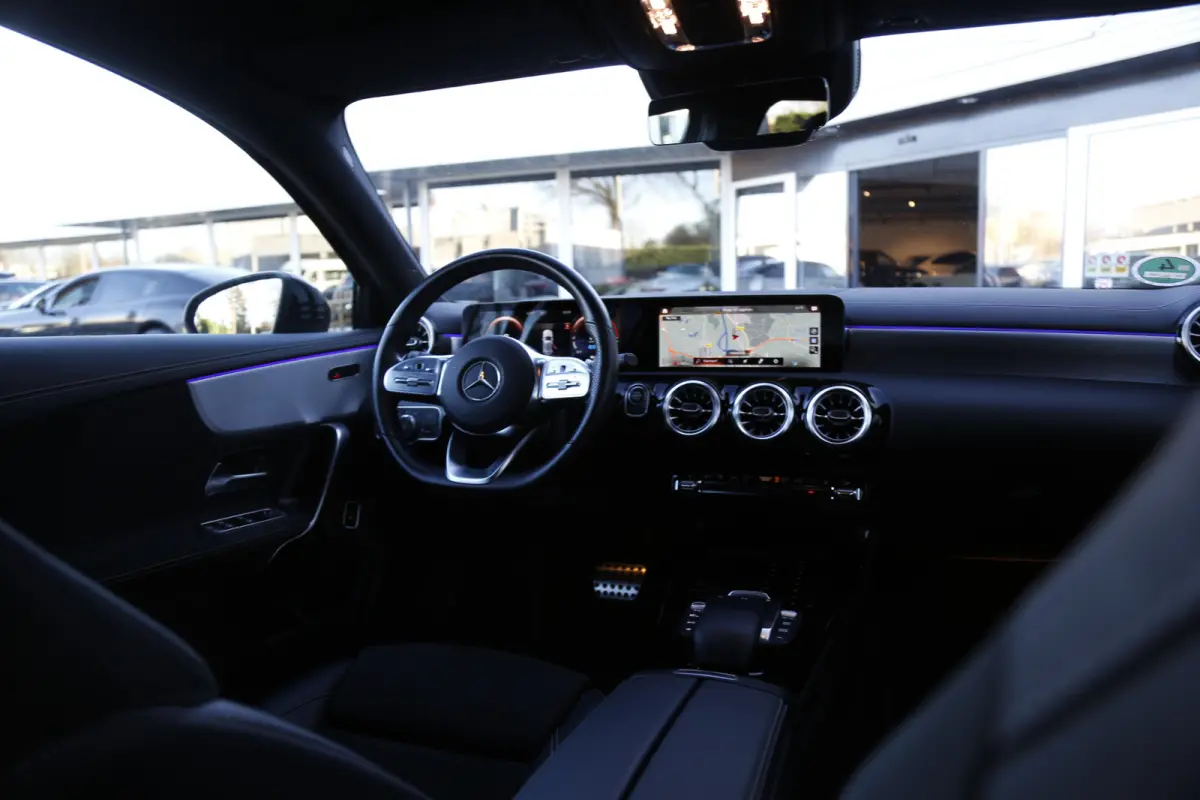 250 e AMG Line Plug in hybride*Perfect MB Onderh.*BTW*1ste Eig.*Sfeer/ACC/Night/MBUX/Apple Carplay-Android/High Perf. LED Koplamp./Diamond Grille/DAB/Stoelverw./Half Leder/Parkeersens.V+A/18