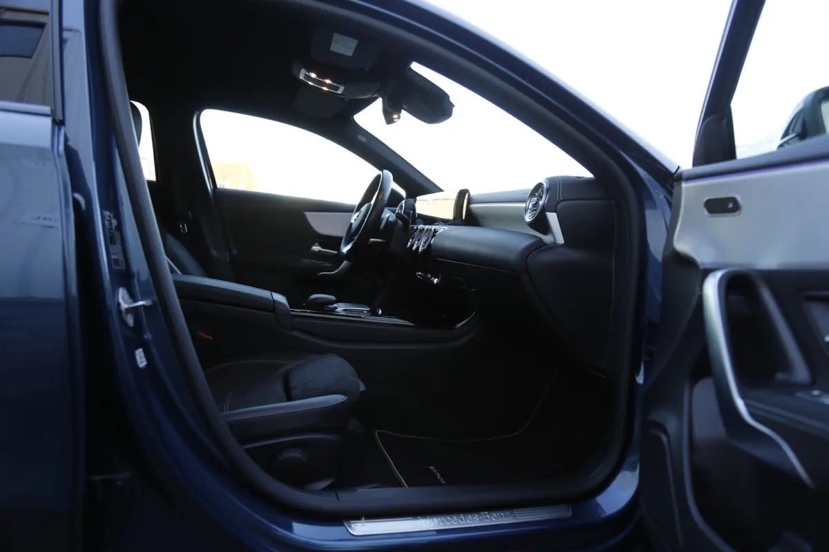 250 e AMG Line Plug in hybride*Perfect MB Onderh.*BTW*1ste Eig.*Sfeer/ACC/Night/MBUX/Apple Carplay-Android/High Perf. LED Koplamp./Diamond Grille/DAB/Stoelverw./Half Leder/Parkeersens.V+A/18