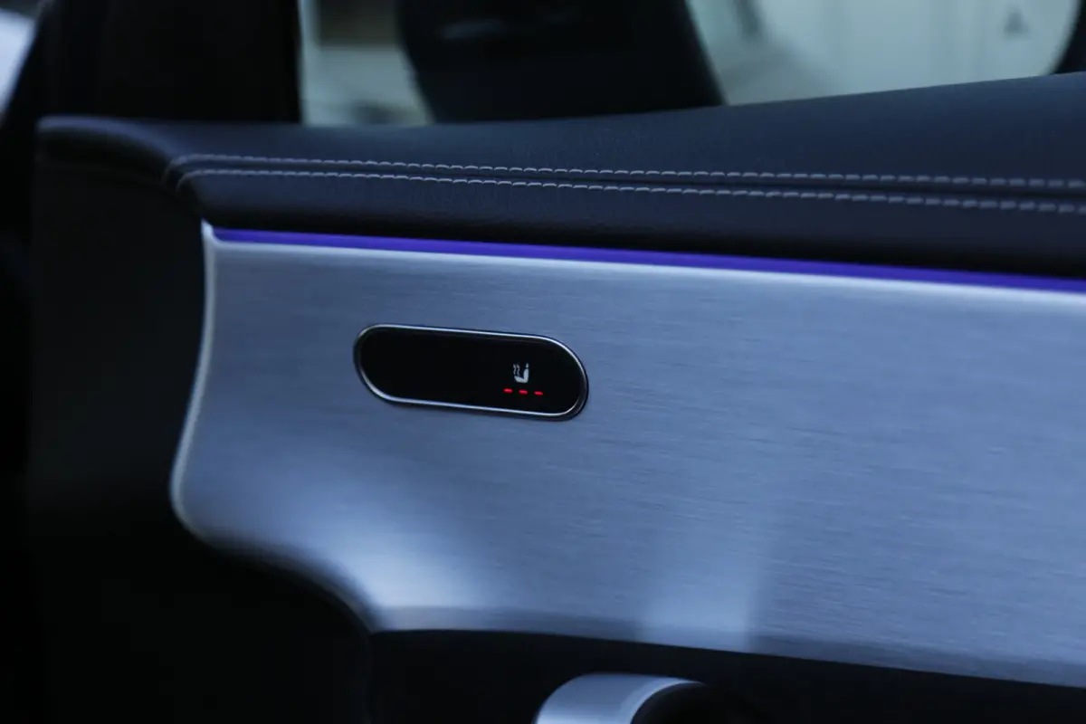 250 e AMG Line Plug in hybride*Perfect MB Onderh.*BTW*1ste Eig.*Sfeer/ACC/Night/MBUX/Apple Carplay-Android/High Perf. LED Koplamp./Diamond Grille/DAB/Stoelverw./Half Leder/Parkeersens.V+A/18