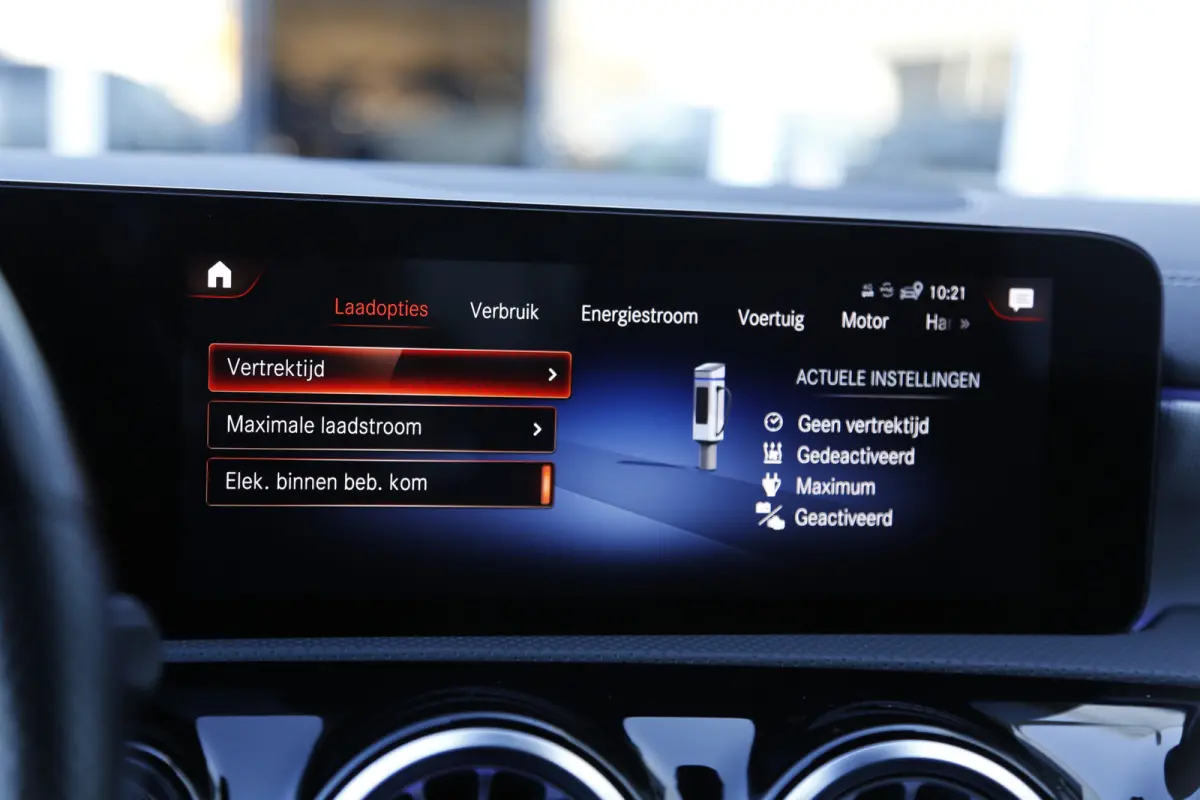 250 e AMG Line Plug in hybride*Perfect MB Onderh.*BTW*1ste Eig.*Sfeer/ACC/Night/MBUX/Apple Carplay-Android/High Perf. LED Koplamp./Diamond Grille/DAB/Stoelverw./Half Leder/Parkeersens.V+A/18