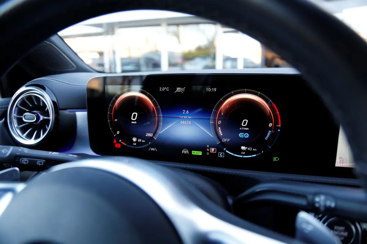 250 e AMG Line Plug in hybride*Perfect MB Onderh.*BTW*1ste Eig.*Sfeer/ACC/Night/MBUX/Apple Carplay-Android/High Perf. LED Koplamp./Diamond Grille/DAB/Stoelverw./Half Leder/Parkeersens.V+A/18
