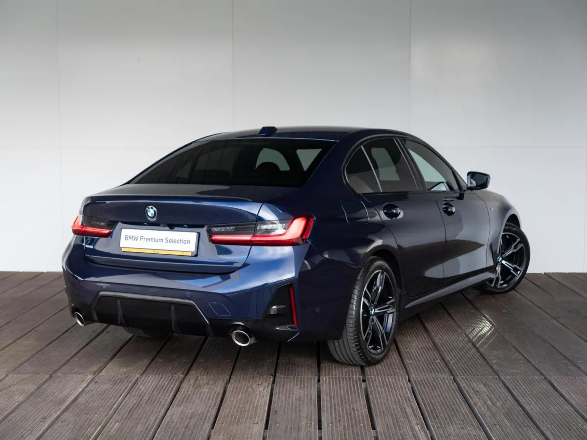 318i | M Sportpakket | Comfort Pack | Comfort Access | Achteruitrijcamera | Stoelverwarming | 18'' |