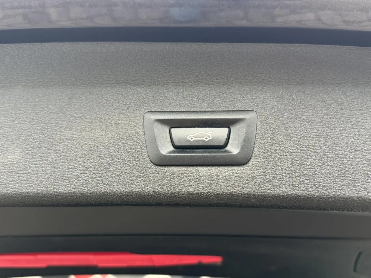 SDrive18i High Executive M-sport Panorama Led Keyless Leder+verwarming Cruise