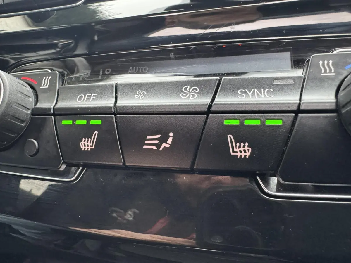 SDrive18i High Executive M-sport Panorama Led Keyless Leder+verwarming Cruise