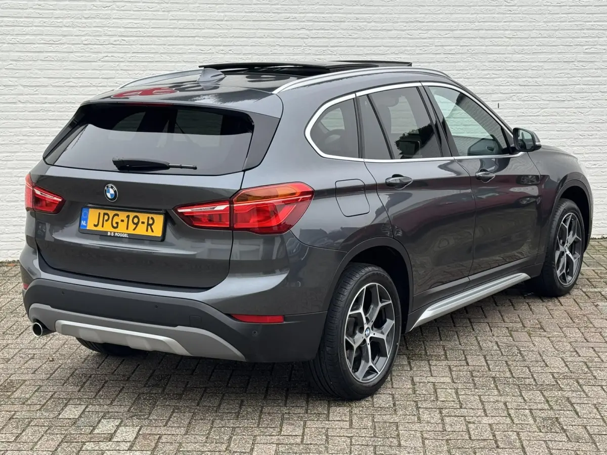 SDrive18i High Executive M-sport Panorama Led Keyless Leder+verwarming Cruise
