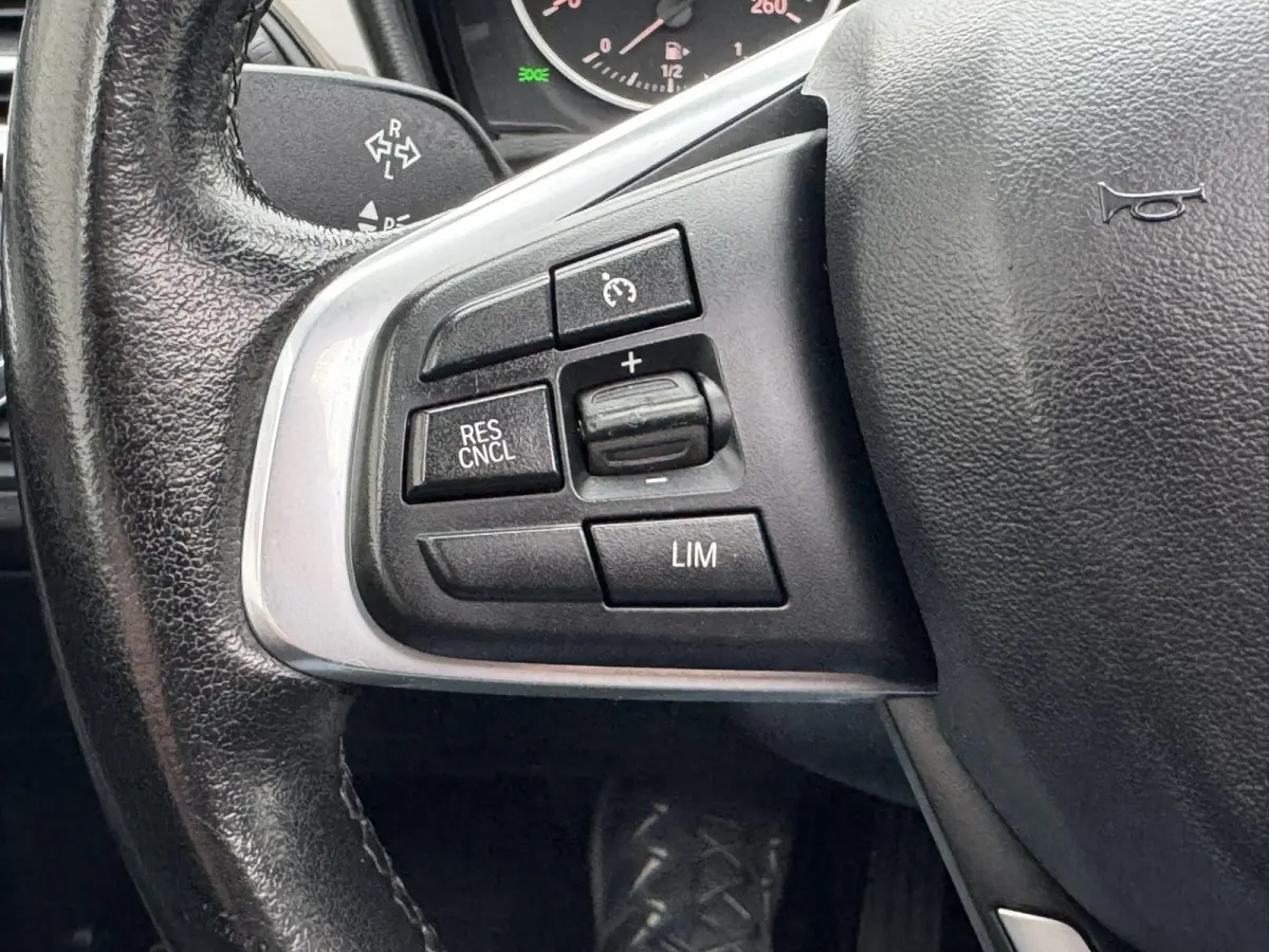 SDrive18i High Executive M-sport Panorama Led Keyless Leder+verwarming Cruise