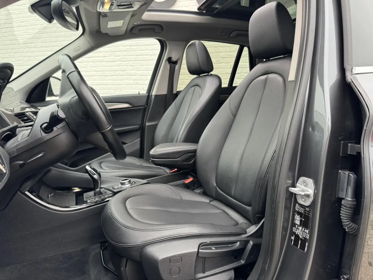 SDrive18i High Executive M-sport Panorama Led Keyless Leder+verwarming Cruise