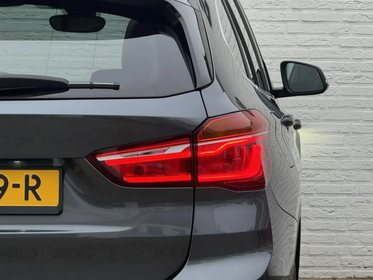 SDrive18i High Executive M-sport Panorama Led Keyless Leder+verwarming Cruise