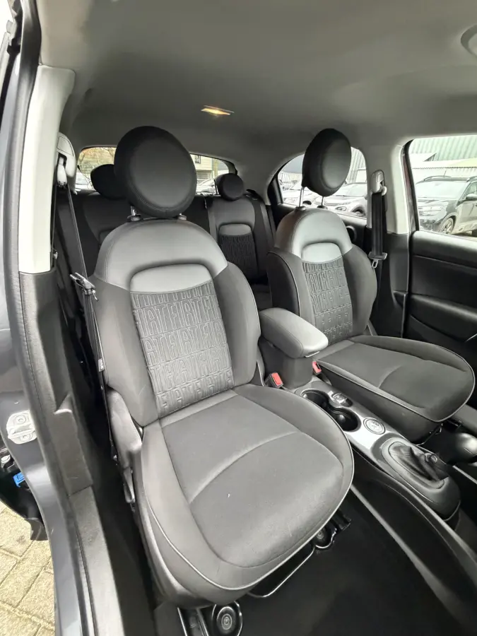 130pk Hybrid (Camera - LED - Navigatie via APP - Parkeersensoren V+A - Automatische Airco - 17")
