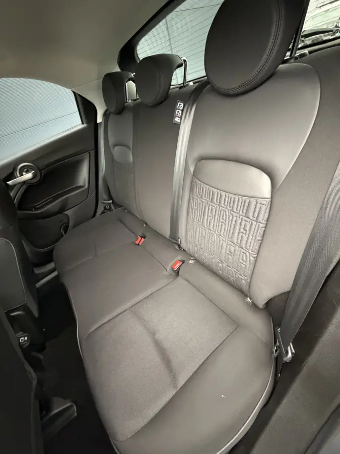 130pk Hybrid (Camera - LED - Navigatie via APP - Parkeersensoren V+A - Automatische Airco - 17")