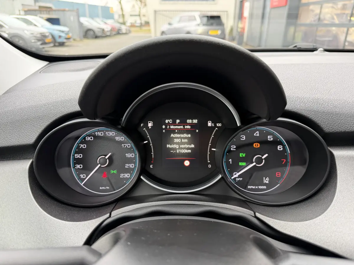 130pk Hybrid (Camera - LED - Navigatie via APP - Parkeersensoren V+A - Automatische Airco - 17")