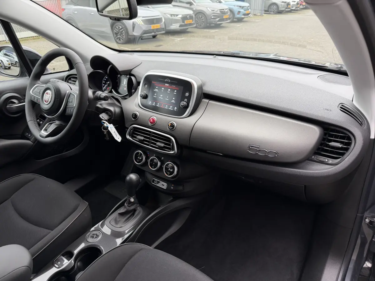130pk Hybrid (Camera - LED - Navigatie via APP - Parkeersensoren V+A - Automatische Airco - 17")