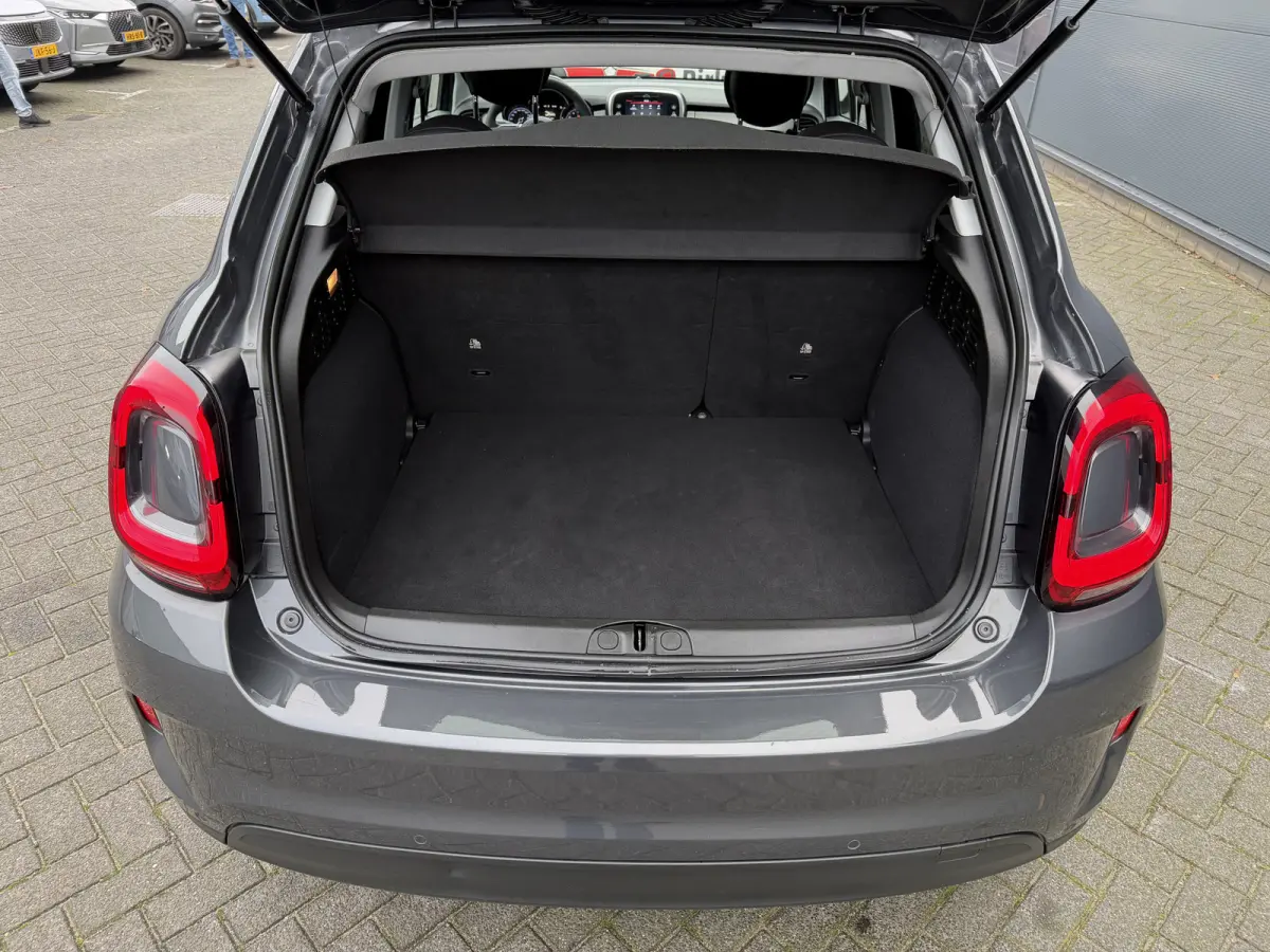 130pk Hybrid (Camera - LED - Navigatie via APP - Parkeersensoren V+A - Automatische Airco - 17")