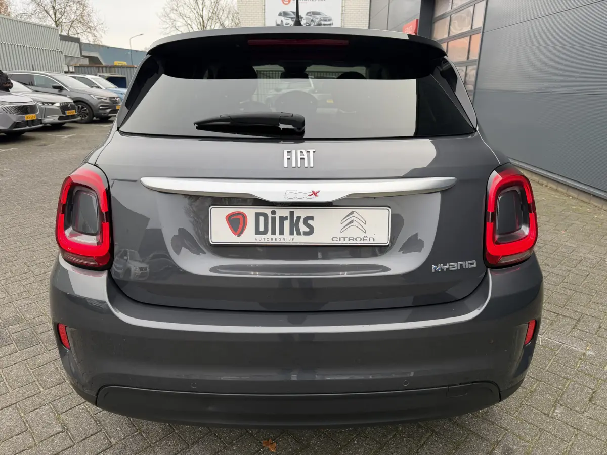 130pk Hybrid (Camera - LED - Navigatie via APP - Parkeersensoren V+A - Automatische Airco - 17")