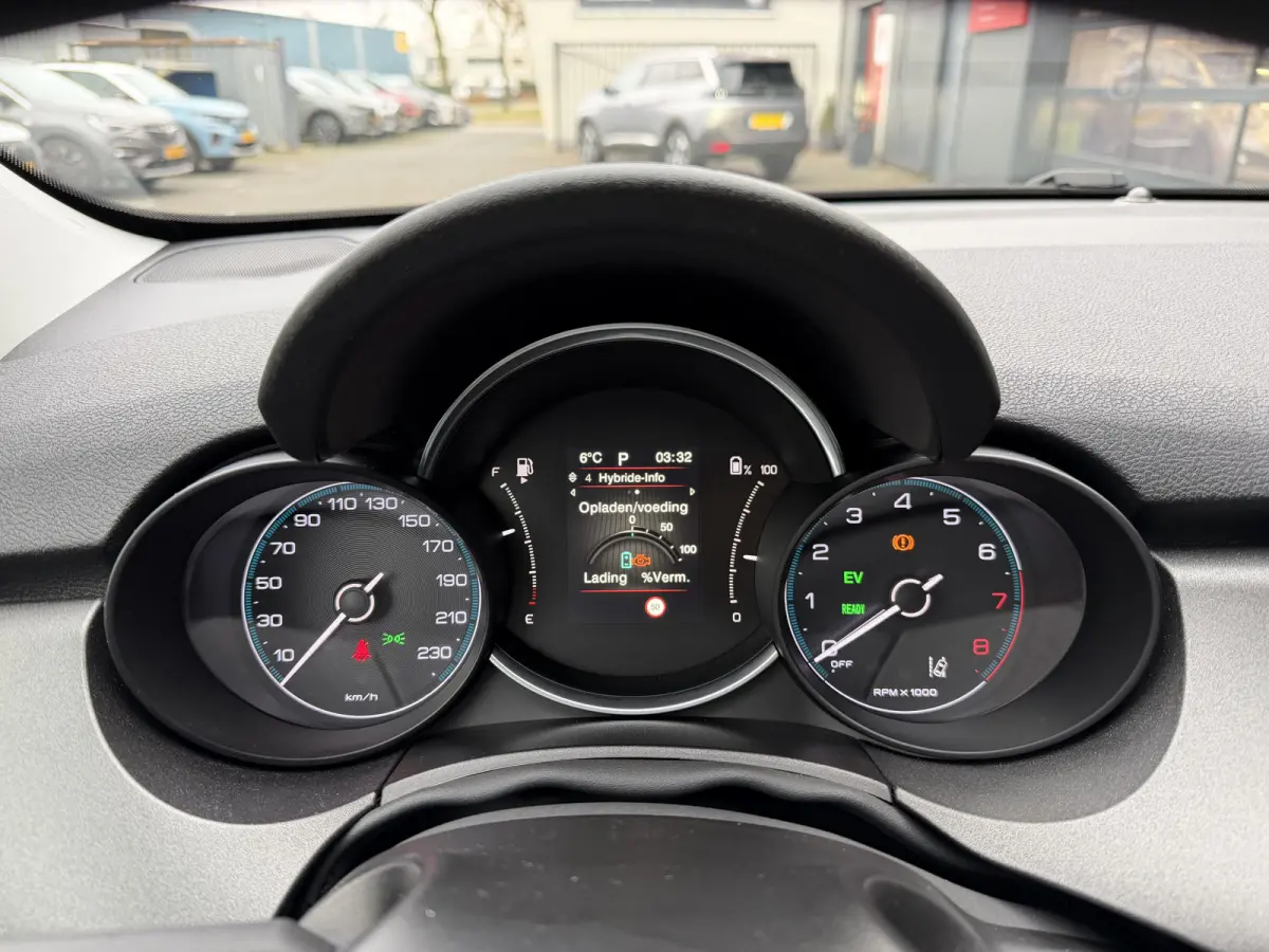 130pk Hybrid (Camera - LED - Navigatie via APP - Parkeersensoren V+A - Automatische Airco - 17")