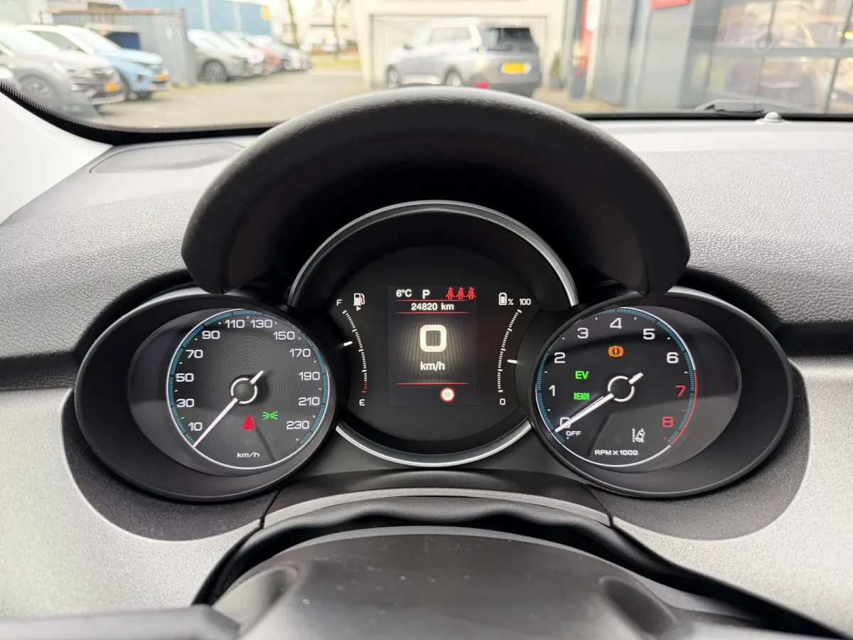 130pk Hybrid (Camera - LED - Navigatie via APP - Parkeersensoren V+A - Automatische Airco - 17")