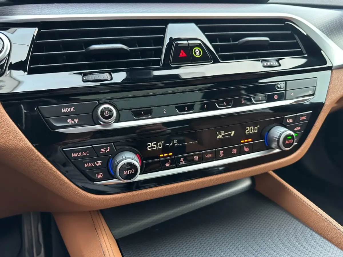 530e M-sport 2021 BTW *Pano *Adaptive *Leer *Laser *360gr Camera
