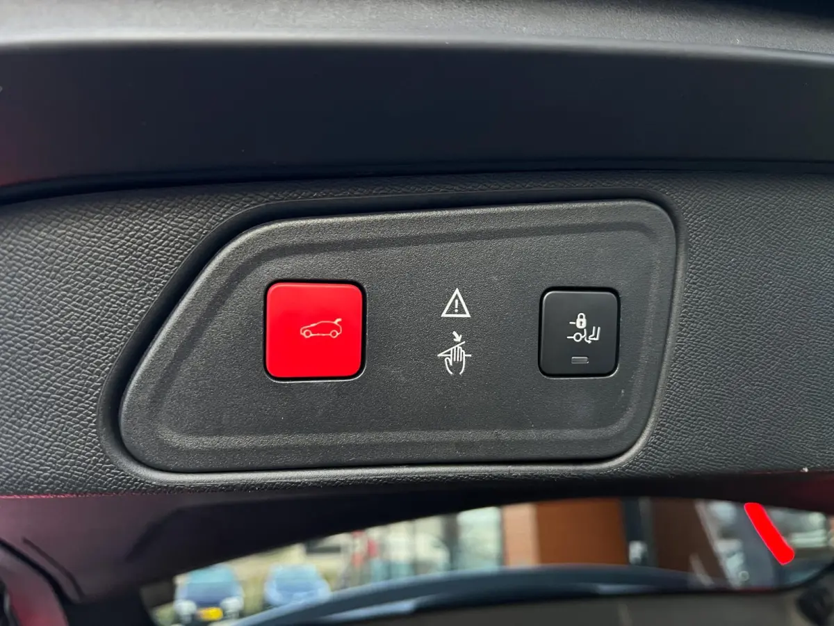 1.6 e-THP GT Line automaat|Pano|Trekhaak|Leer
