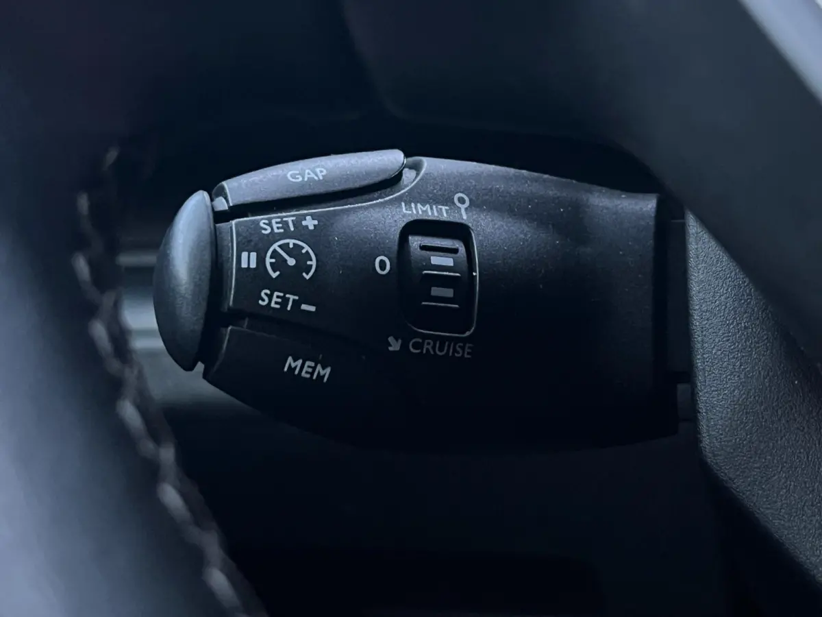 1.6 e-THP GT Line automaat|Pano|Trekhaak|Leer