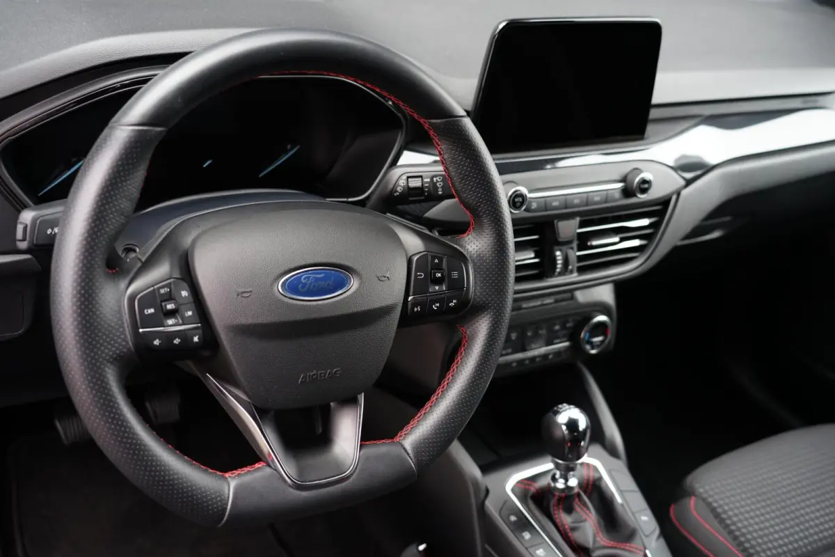 1.0 EcoBoost Hybrid ST Line Business, stoelv.