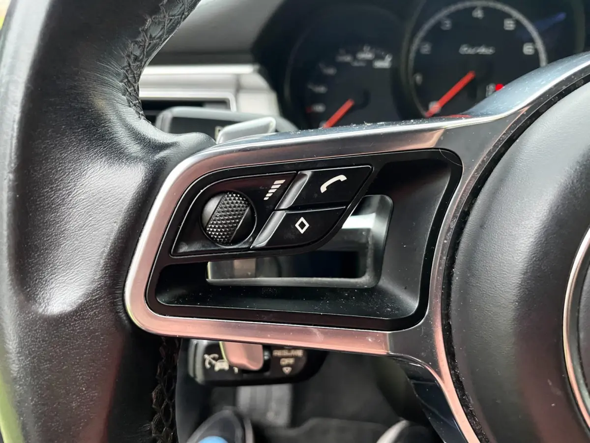 3.6 Turbo 400 PK-PANO-21"-AKRAPOVIC-SPORT CHRONO