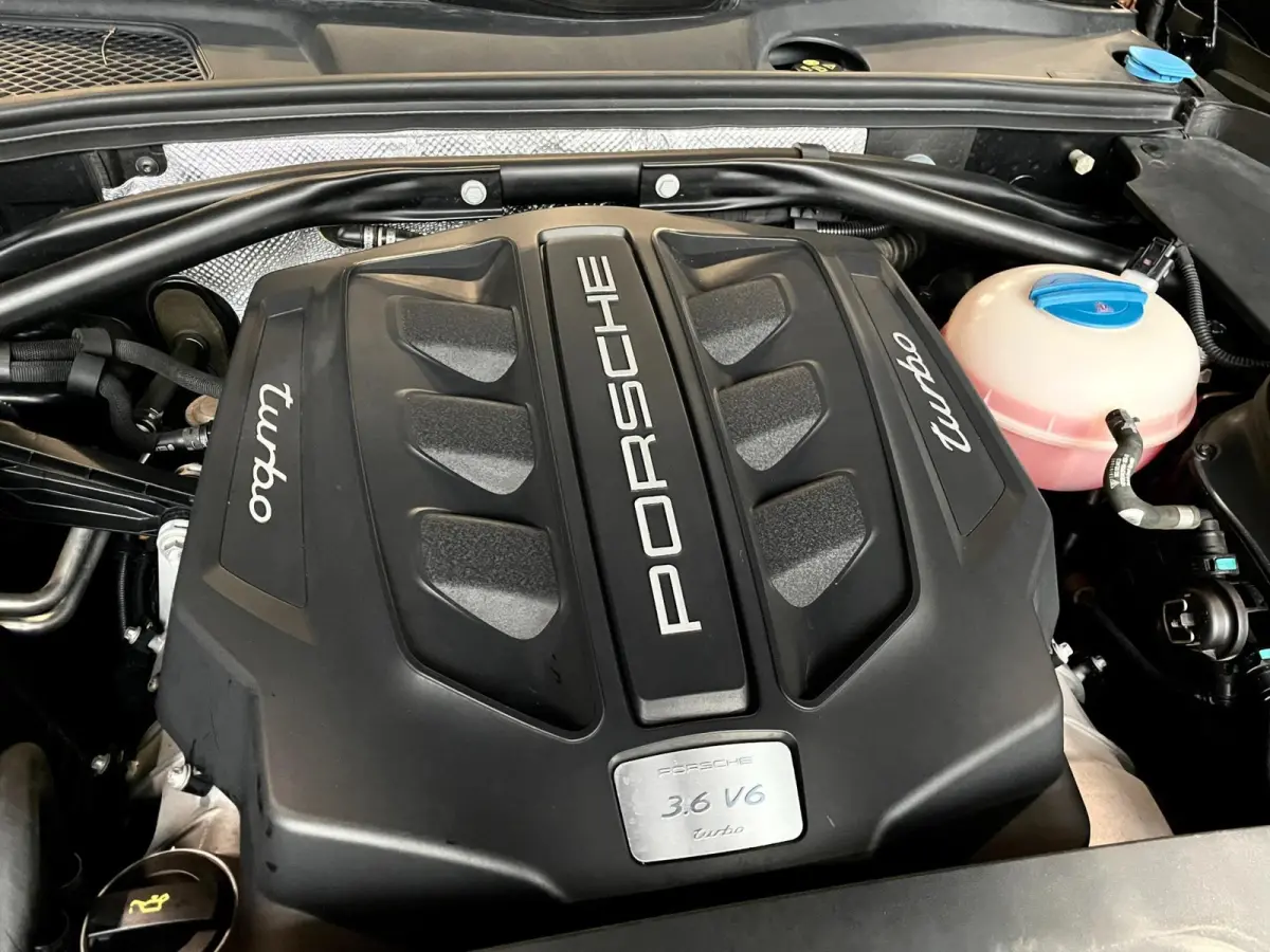 3.6 Turbo 400 PK-PANO-21"-AKRAPOVIC-SPORT CHRONO