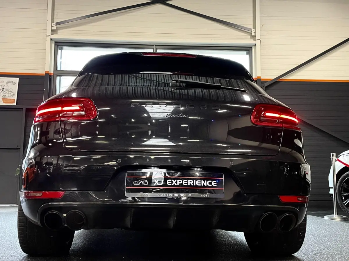 3.6 Turbo 400 PK-PANO-21"-AKRAPOVIC-SPORT CHRONO