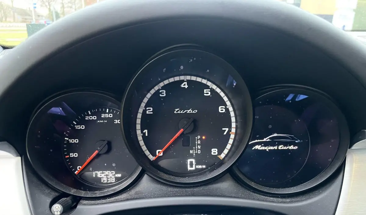3.6 Turbo 400 PK-PANO-21"-AKRAPOVIC-SPORT CHRONO
