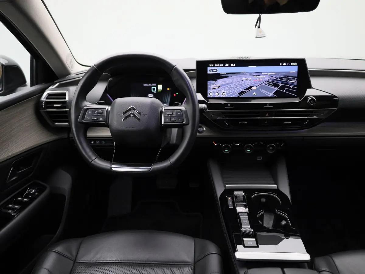 1.6 Plug-in Hybrid 180 Business Plus | 100% SOH | LEDEREN BEKLEDING | ACHTERUITRIJCAMERA | PARKEERSENSOREN | STUUR- EN STOELVERWARMING | APPLE CARPLAY / ANDRIOD AUTO | HEAD-UP DISPLAY |