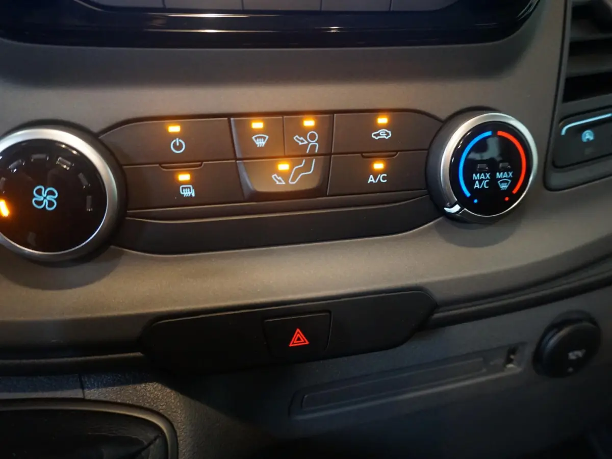 300 2.0 TDCI L2H1 Trend Dubbele Cabine Airco Cruise Control Bluetooth Navi Trekhaak