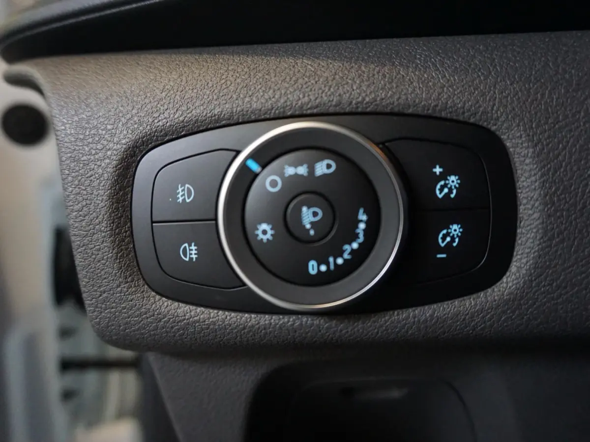 300 2.0 TDCI L2H1 Trend Dubbele Cabine Airco Cruise Control Bluetooth Navi Trekhaak
