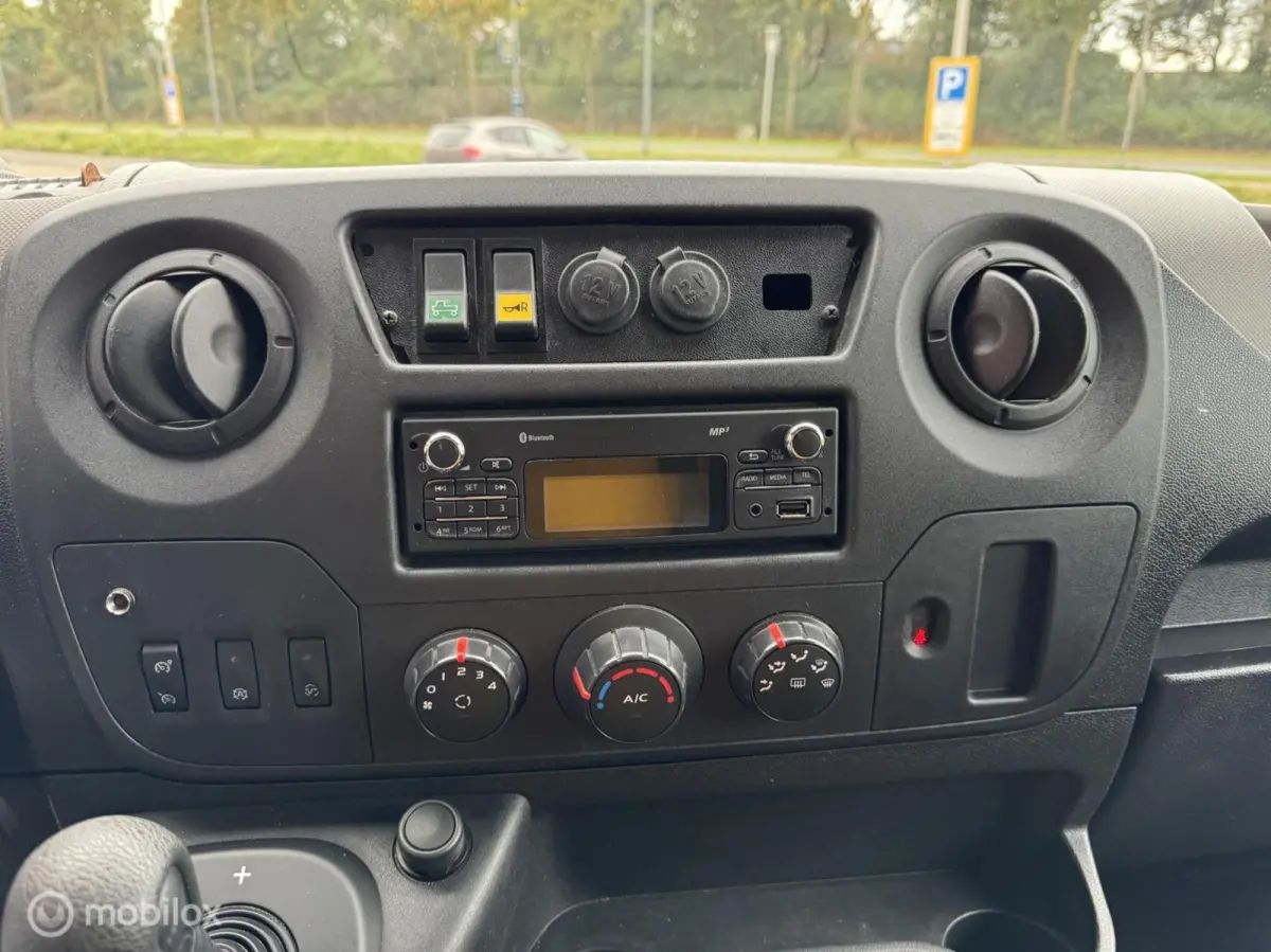 LOWLINER VERKOOPWAGEN FOODTRUCK LEASE € 249,- P/M bestel T35 2.3 dCi L3H2 Energy
