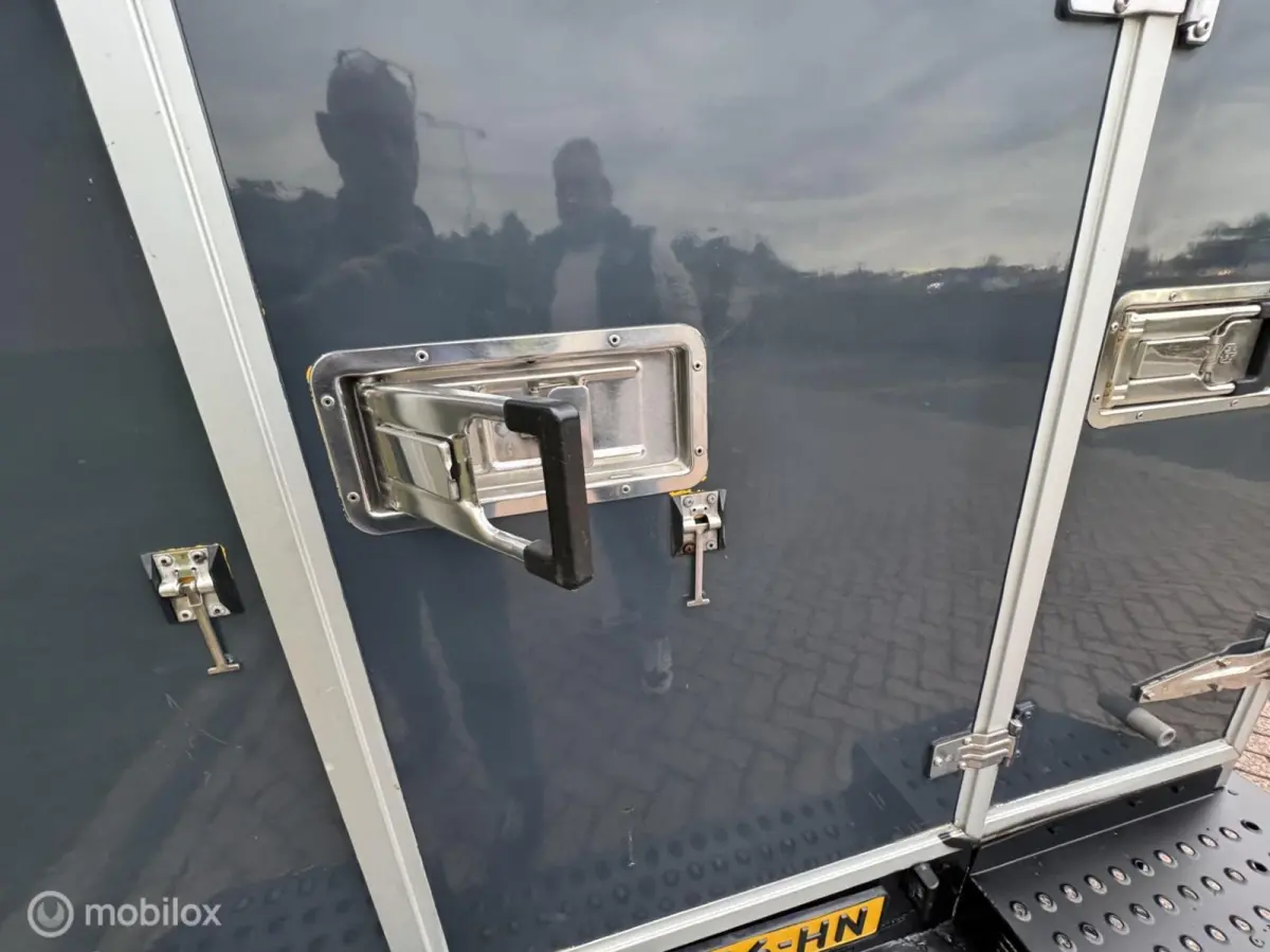LOWLINER VERKOOPWAGEN FOODTRUCK LEASE € 249,- P/M bestel T35 2.3 dCi L3H2 Energy