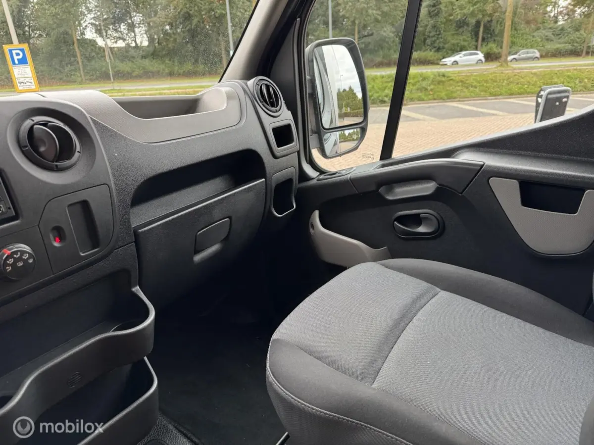 LOWLINER VERKOOPWAGEN FOODTRUCK LEASE € 249,- P/M bestel T35 2.3 dCi L3H2 Energy