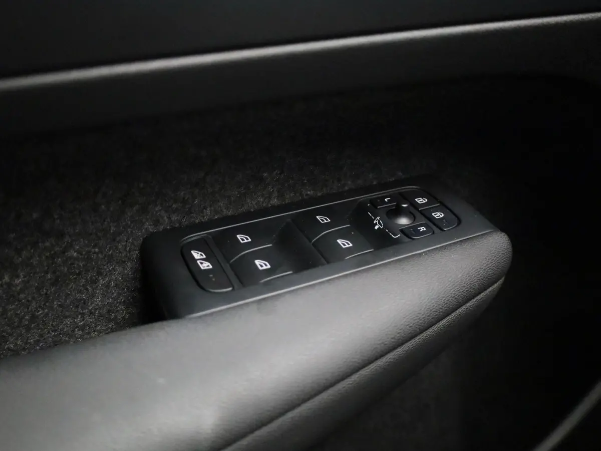Extended Range Plus 250Pk | Google Navigatie | Apple & Android Carplay | Parkeersensoren Voor & Achter | Achteruitrijcamera | Stoel & Stuurverwarming | Adaptieve Cruise Control |