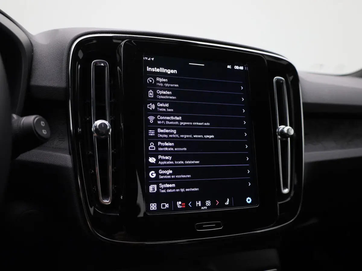 Extended Range Plus 250Pk | Google Navigatie | Apple & Android Carplay | Parkeersensoren Voor & Achter | Achteruitrijcamera | Stoel & Stuurverwarming | Adaptieve Cruise Control |