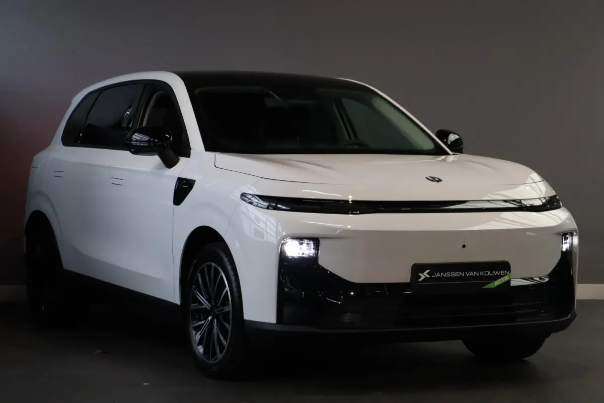 Design ProMax 67.1 kWh / Panoramadak / Leder /
