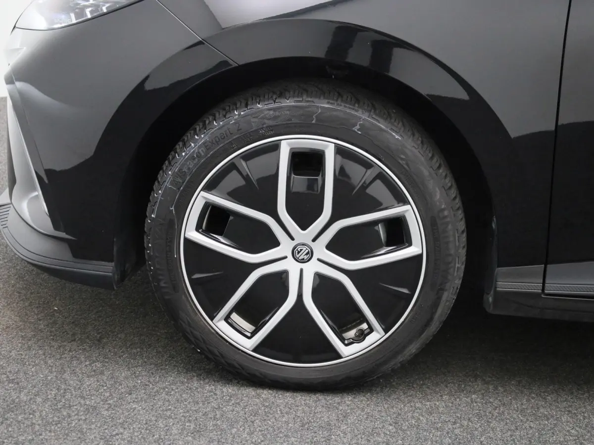 Long Range 64kWh Luxury | Navi | 360 Camera | Led Koplampen | Apple Carplay | Keyless Entry & Go |