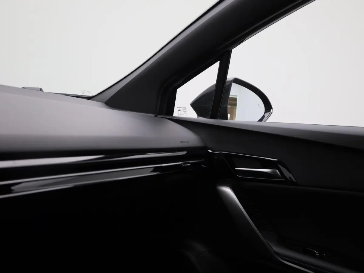Long Range 64kWh Luxury | Navi | 360 Camera | Led Koplampen | Apple Carplay | Keyless Entry & Go |